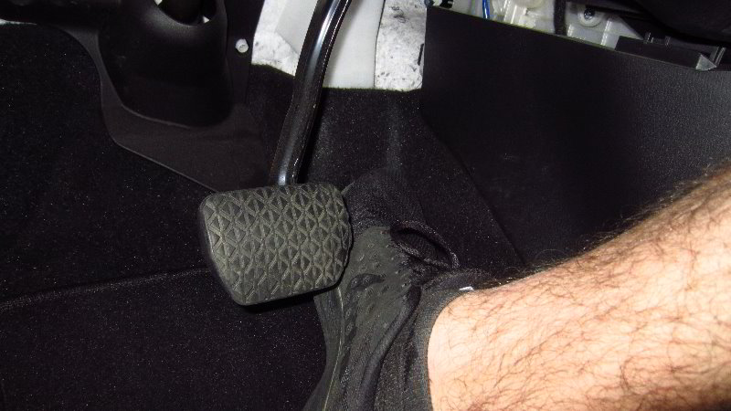 2016-2021-Mazda-CX-9-Rear-Disc-Brake-Pads-Replacement-Guide-004