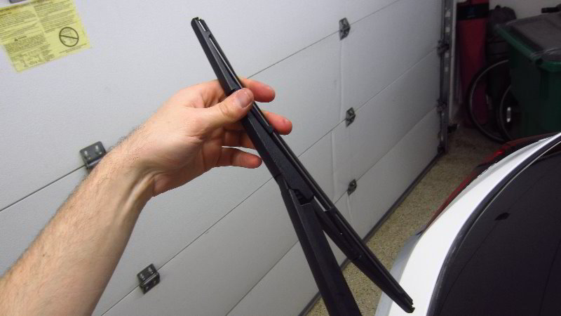 2016-2021-Mazda-CX-9-Rear-Window-Wiper-Blade-Replacement-Guide-006
