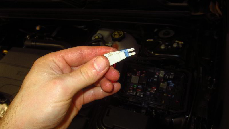 2016-2023-Chevrolet-Malibu-Electrical-Fuse-Replacement-Guide-015
