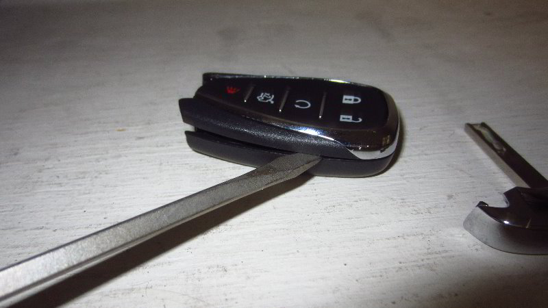 2016-2023-Chevrolet-Malibu-Key-Fob-Battery-Replacement-Guide-010