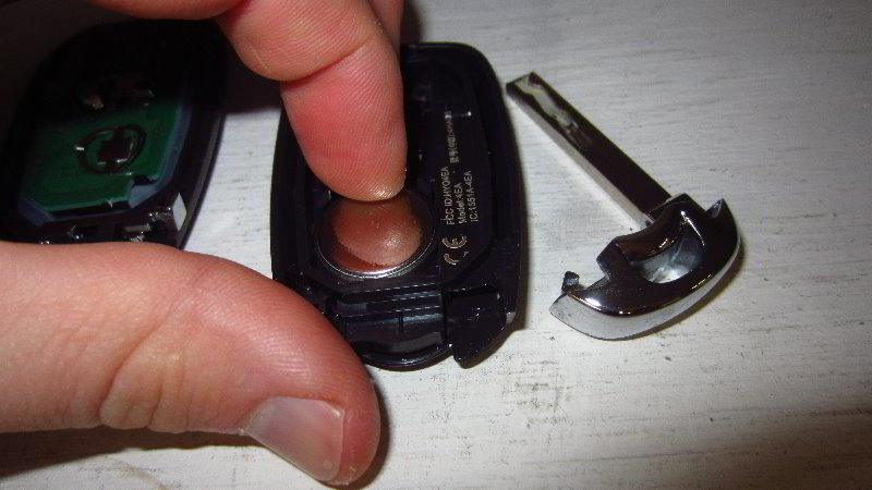 2016-2023-Chevrolet-Malibu-Key-Fob-Battery-Replacement-Guide-017