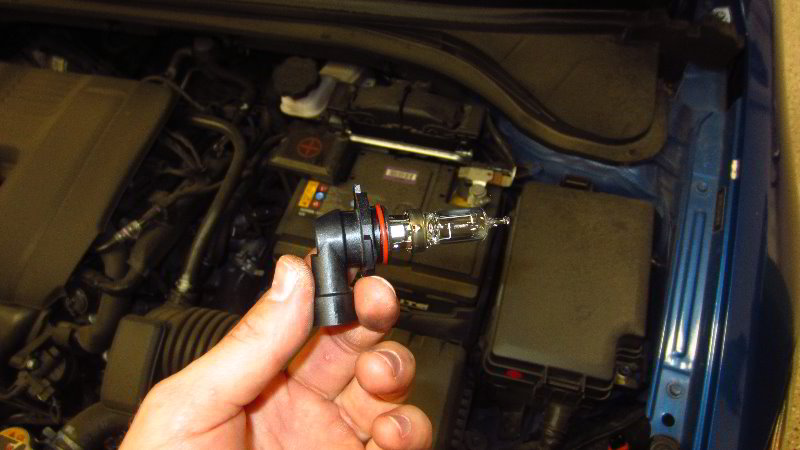 2017-2020-Hyundai-Elantra-Headlight-Bulbs-Replacement-Guide-009