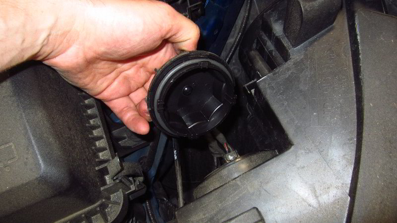 2017-2020-Hyundai-Elantra-Headlight-Bulbs-Replacement-Guide-017