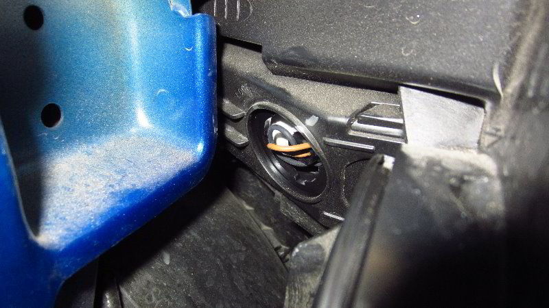 2017-2020-Hyundai-Elantra-Headlight-Bulbs-Replacement-Guide-041