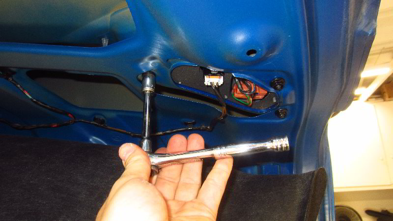 2017-2020-Hyundai-Elantra-Reverse-Inner-Parking-Light-Bulbs-Replacement-Guide-020