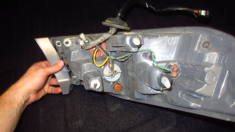 2017-2020-Hyundai-Elantra-Tail-Light-Bulbs-Replacement-Guide-015