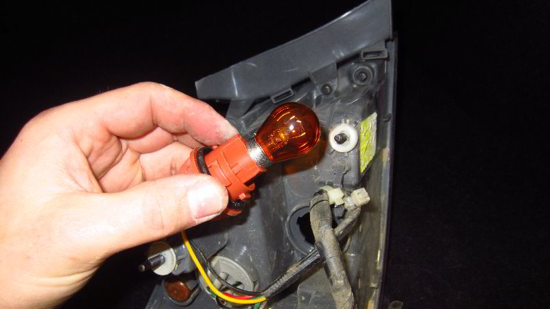2017-2020-Hyundai-Elantra-Tail-Light-Bulbs-Replacement-Guide-020