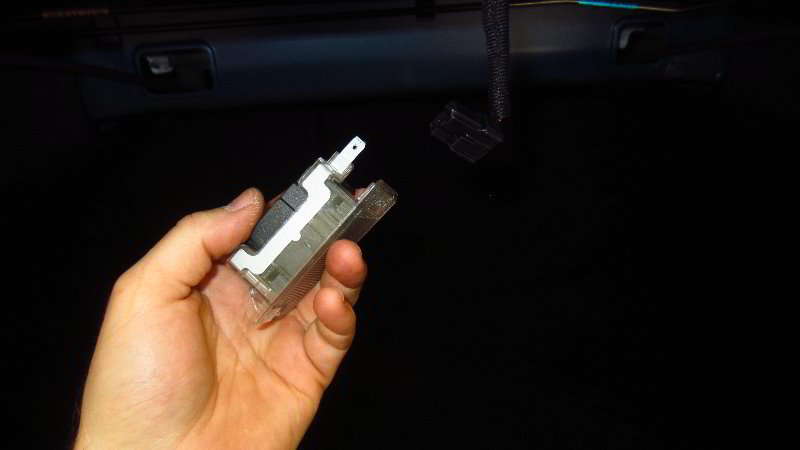 2017-2020-Hyundai-Elantra-Trunk-Light-Bulb-Replacement-Guide-014