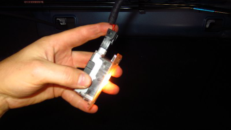 2017-2020-Hyundai-Elantra-Trunk-Light-Bulb-Replacement-Guide-015