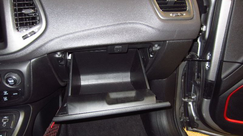 2017-2022-Jeep-Compass-Cabin-Air-Filter-Replacement-Guide-002