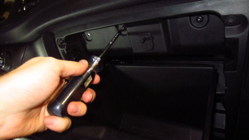 2017-2022-Jeep-Compass-Cabin-Air-Filter-Replacement-Guide-005