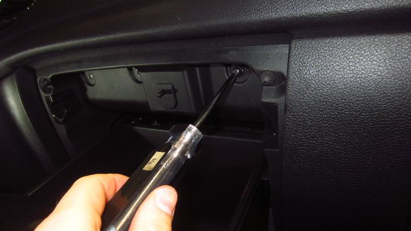 2017-2022-Jeep-Compass-Cabin-Air-Filter-Replacement-Guide-006