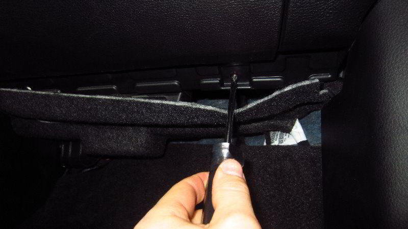 2017-2022-Jeep-Compass-Cabin-Air-Filter-Replacement-Guide-011