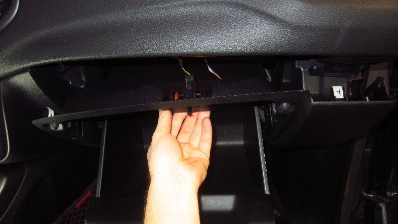 2017-2022-Jeep-Compass-Cabin-Air-Filter-Replacement-Guide-019