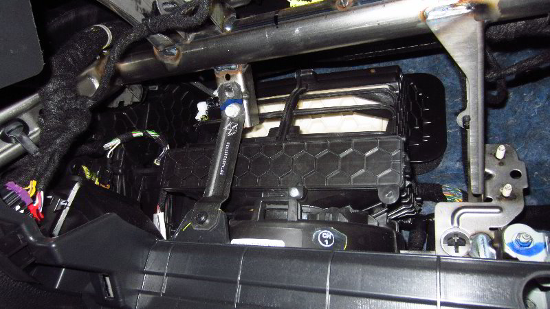 2017-2022-Jeep-Compass-Cabin-Air-Filter-Replacement-Guide-024