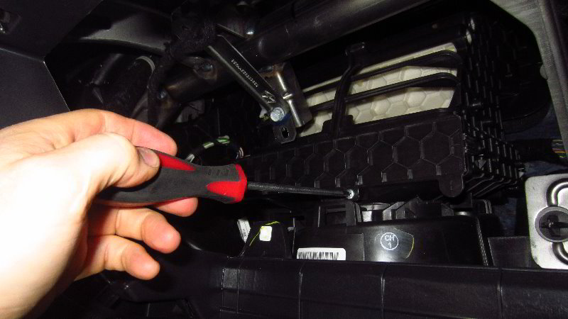 2017-2022-Jeep-Compass-Cabin-Air-Filter-Replacement-Guide-028