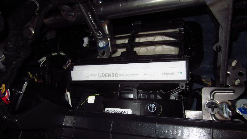 2017-2022-Jeep-Compass-Cabin-Air-Filter-Replacement-Guide-041