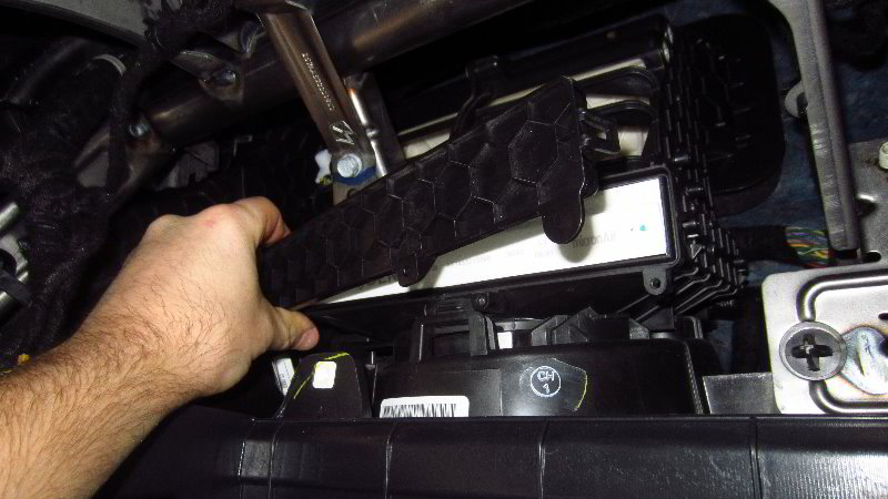 2017-2022-Jeep-Compass-Cabin-Air-Filter-Replacement-Guide-043