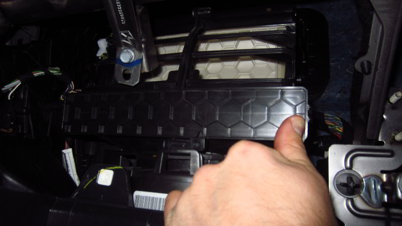 2017-2022-Jeep-Compass-Cabin-Air-Filter-Replacement-Guide-044