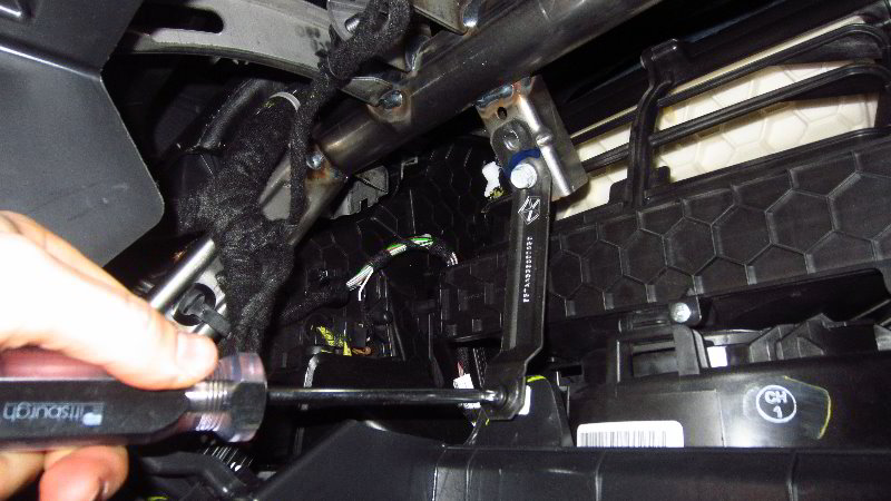 2017-2022-Jeep-Compass-Cabin-Air-Filter-Replacement-Guide-047