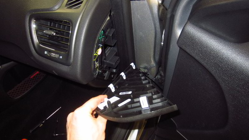 2017-2022-Jeep-Compass-Cabin-Air-Filter-Replacement-Guide-061