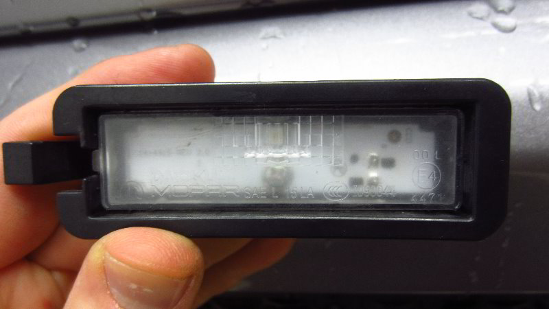 2017-2022-Jeep-Compass-License-Plate-Light-Bulbs-Replacement-Guide-009