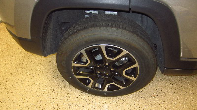 2017-2022-Jeep-Compass-Rear-Brake-Pads-Replacement-Guide-001