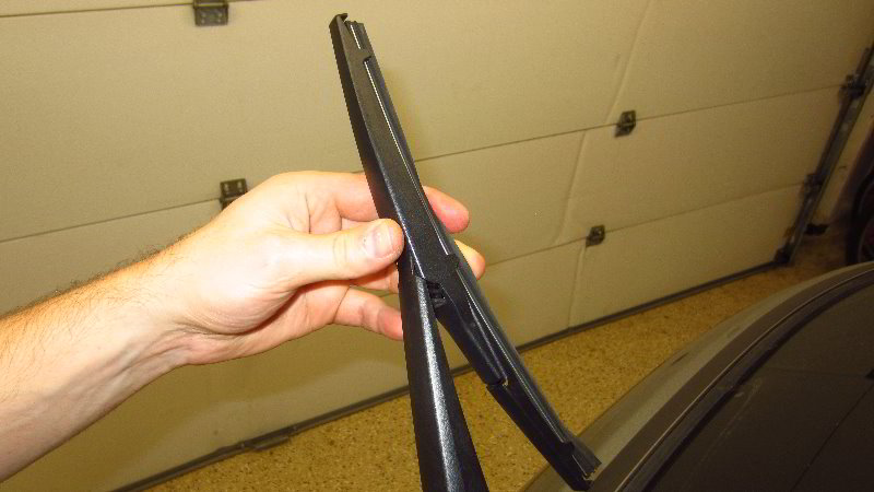 2017-2022-Jeep-Compass-Rear-Wiper-Blade-Replacement-Guide-014