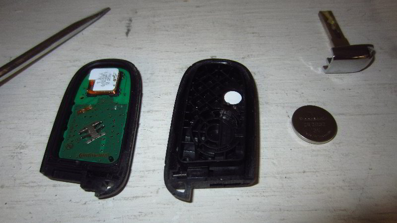 2017-2022-Jeep-Compass-Key-Fob-Battery-Replacement-Guide-011