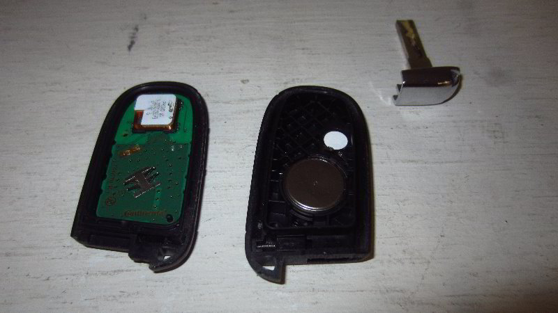 2017-2022-Jeep-Compass-Key-Fob-Battery-Replacement-Guide-015