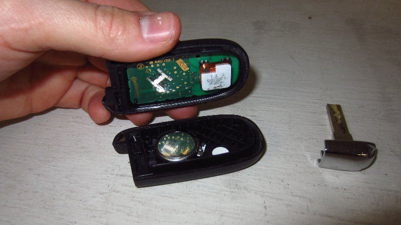 2017-2022-Jeep-Compass-Key-Fob-Battery-Replacement-Guide-016