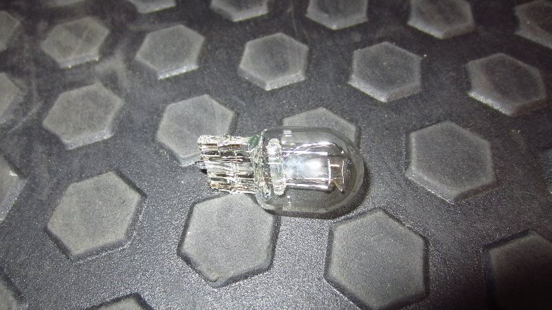 2017-2022-Jeep-Compass-Tail-Light-Bulbs-Replacement-Guide-014