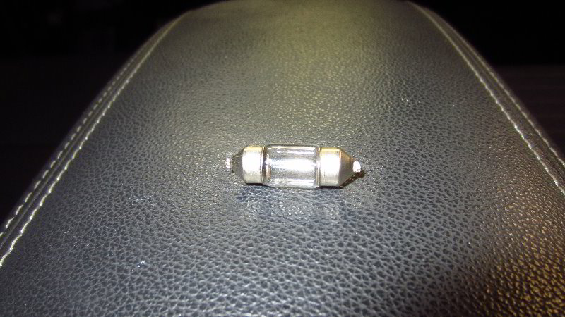 2017-2022-Kia-Sportage-Dome-Light-Bulb-Replacement-Guide-008
