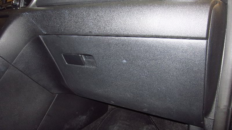 2017-2022-Kia-Sportage-Glove-Box-Light-Bulb-Replacement-Guide-001