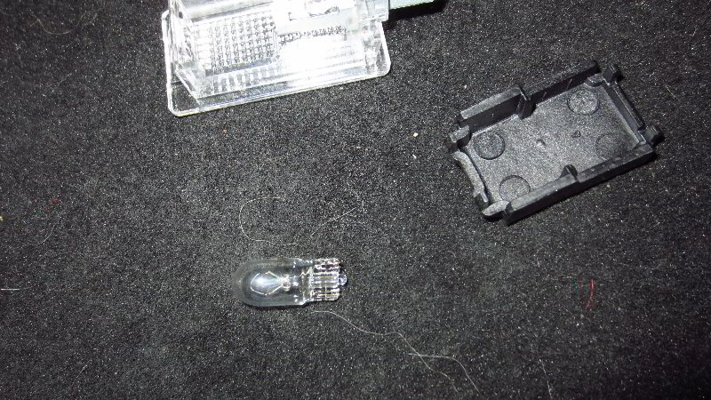 2017-2022-Kia-Sportage-Glove-Box-Light-Bulb-Replacement-Guide-011