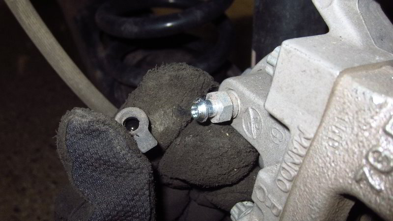 2017-2022-Kia-Sportage-Rear-Brake-Pads-Replacement-Guide-045