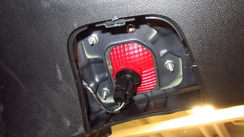 2017-2022-Kia-Sportage-Rear-Parking-Light-Bulb-Replacement-Guide-005