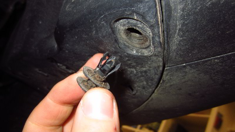 2017-2022-Kia-Sportage-Rear-Turn-Signal-Reverse-Light-Bulbs-Replacement-Guide-005