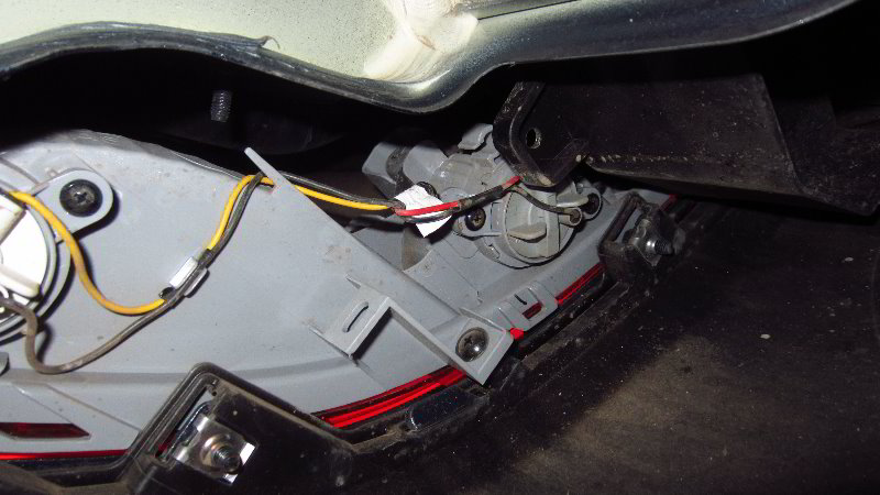 2017-2022-Kia-Sportage-Rear-Turn-Signal-Reverse-Light-Bulbs-Replacement-Guide-010