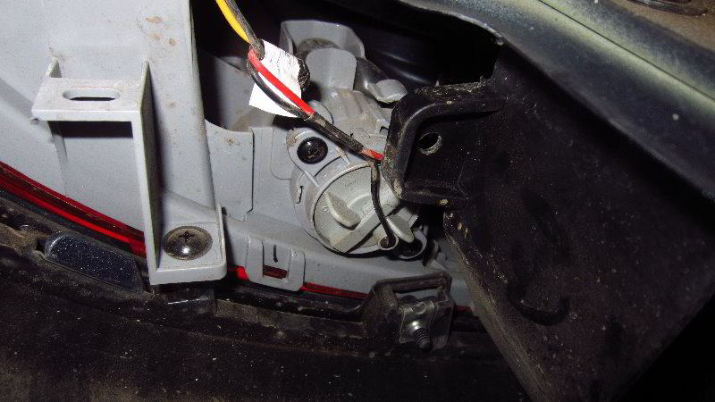 2017-2022-Kia-Sportage-Rear-Turn-Signal-Reverse-Light-Bulbs-Replacement-Guide-011