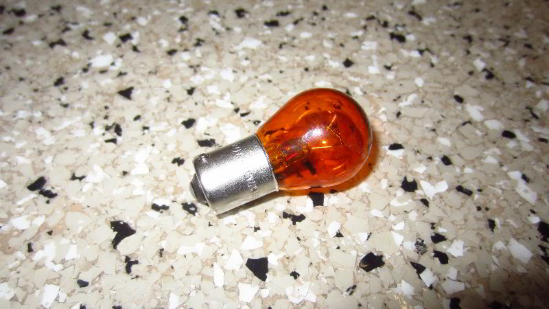2017-2022-Kia-Sportage-Rear-Turn-Signal-Reverse-Light-Bulbs-Replacement-Guide-015