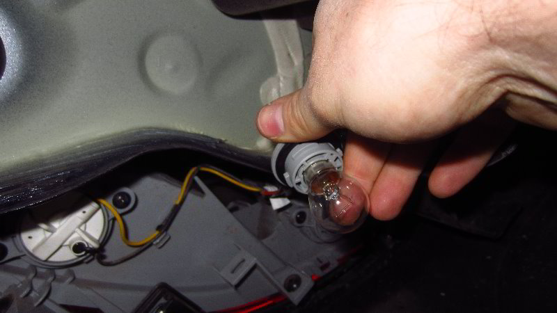 2017-2022-Kia-Sportage-Rear-Turn-Signal-Reverse-Light-Bulbs-Replacement-Guide-019
