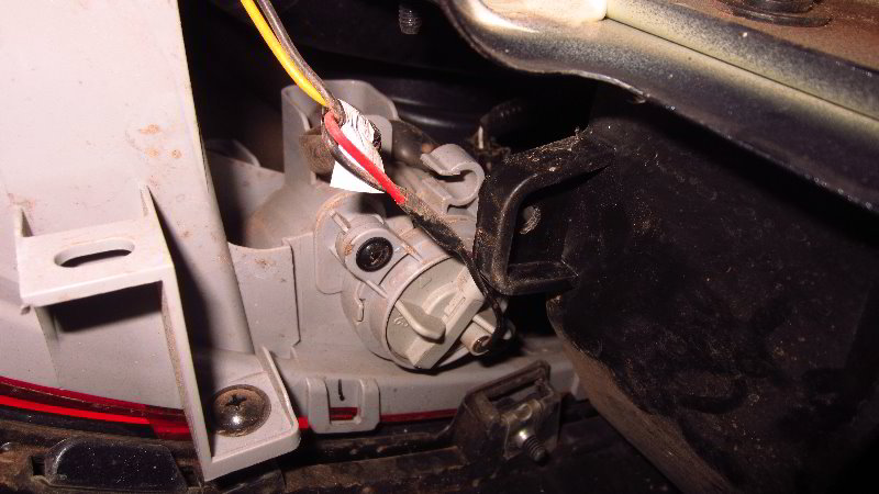 2017-2022-Kia-Sportage-Rear-Turn-Signal-Reverse-Light-Bulbs-Replacement-Guide-022