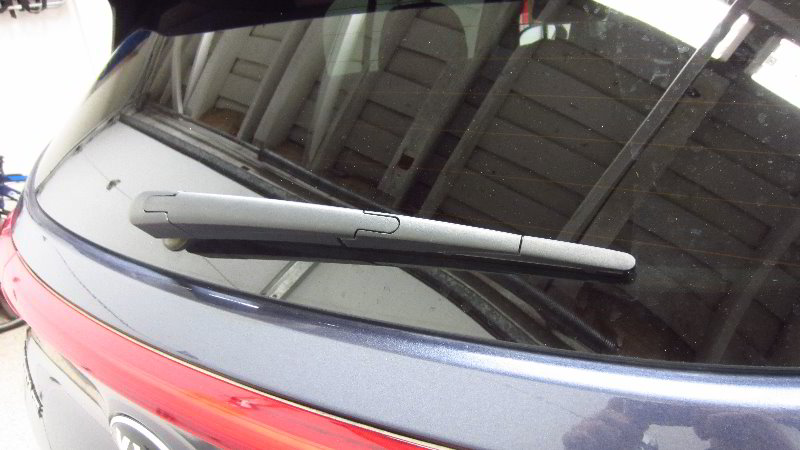 2017-2022-Kia-Sportage-Rear-Wiper-Blade-Replacement-Guide-001