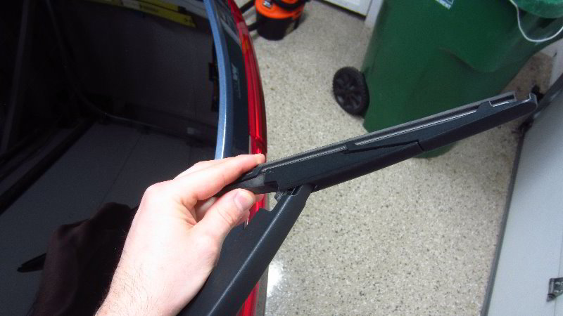 2017-2022-Kia-Sportage-Rear-Wiper-Blade-Replacement-Guide-004
