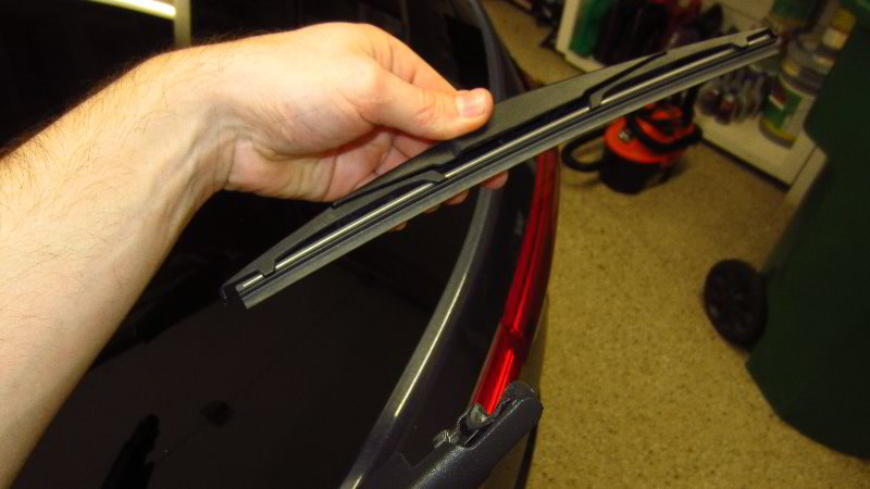 2017-2022-Kia-Sportage-Rear-Wiper-Blade-Replacement-Guide-009