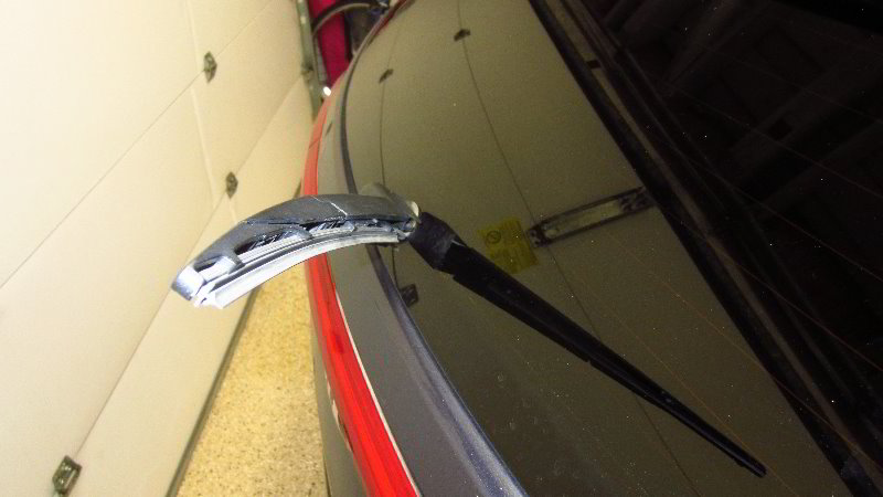 2017-2022-Kia-Sportage-Rear-Wiper-Blade-Replacement-Guide-014