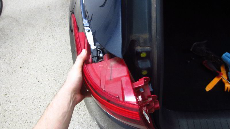 2017-2022-Kia-Sportage-Tail-Light-Bulbs-Replacement-Guide-009