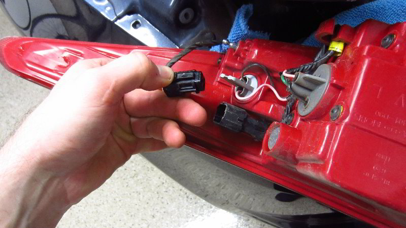 2017-2022-Kia-Sportage-Tail-Light-Bulbs-Replacement-Guide-012