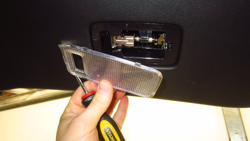 2017-2022-Mazda-CX-5-Cargo-Area-Light-Bulb-Replacement-Guide-004